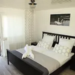 Apartment Gaestehaus Zum Rhein