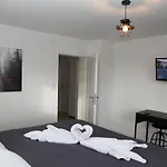 Apartment Gaestehaus Zum Rhein Rheinhausen