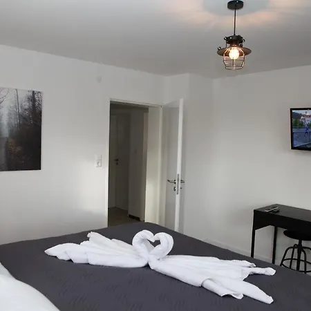 Apartment Gaestehaus Zum Rhein Rheinhausen